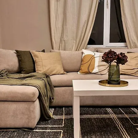 Cozy 2-bedroom In The Center